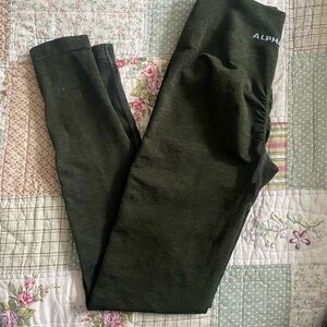 Alphalete amplify leggings in evergreen